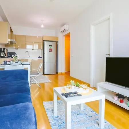 Business-Friendly Residence With Pool In Fikirtepe Apartment