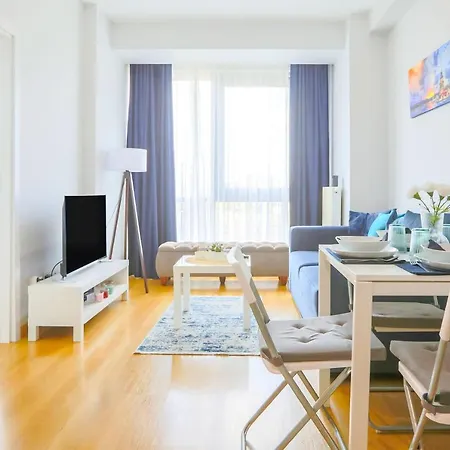 Business-Friendly Residence With Pool In Fikirtepe Istanbul