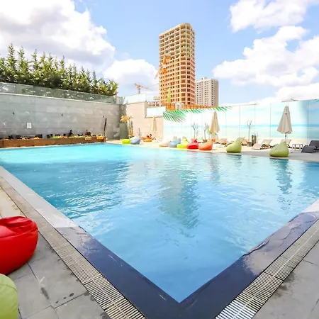 Business-Friendly Residence With Pool In Fikirtepe *