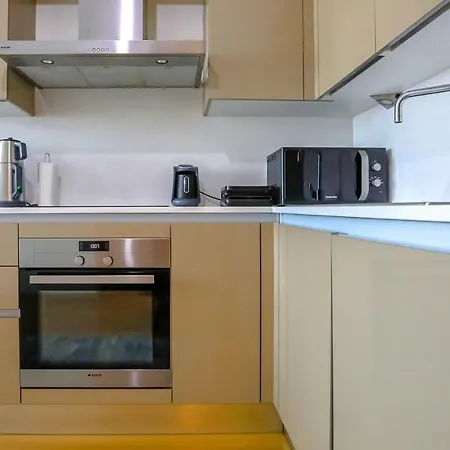 Business-Friendly Residence With Pool In Fikirtepe