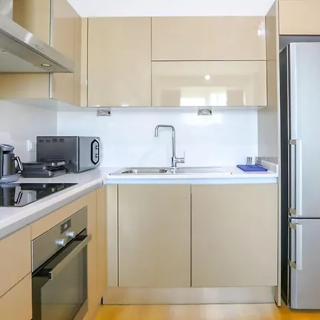 Business-Friendly Residence With Pool In Fikirtepe *